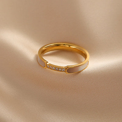 Bague haut de gamme de luxe en acier au titane pour femme, sertie de diamants et nacre blanche, tendance et polyvalente, six diamants, nacre blanche, ne ternit pas