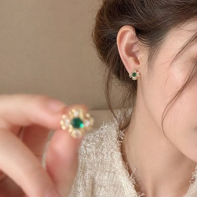 Boucles d'oreilles tournesol plaquées or et zircon style coréen, boucles ajourées fleur à quatre feuilles en relief avec zircon vert, accessoires d'oreilles vintage originaux