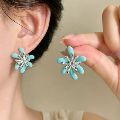 Boucles d'oreilles florales couleur macaron à la française avec texture émaillée, boucles en zircon qui illuminent le teint, simples, élégantes et polyvalentes