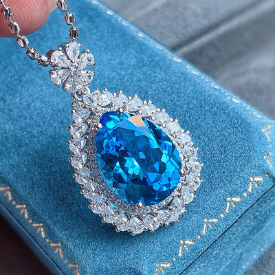 Collier saphir des profondeurs ovale double rang style européen avec pierre principale bleu glacier transparente, idéal pour les mariages et les soirées