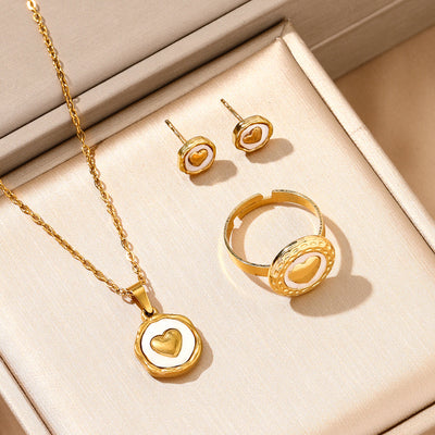 Parure de bijoux cœur en acier inoxydable plaqué or 18 carats pour femme, collier pendentif médaille ronde émail blanc, boucles d'oreilles puces, bague ouverte réglable, bijoux délicats thème amour, idée cadeau